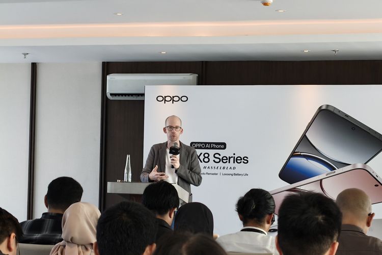 Head of Product Management Oppo, Arne Herkelmann di sela peluncuran Oppo Find X8 Series di Bali Beach Convention, Kamis (21/11/2024).