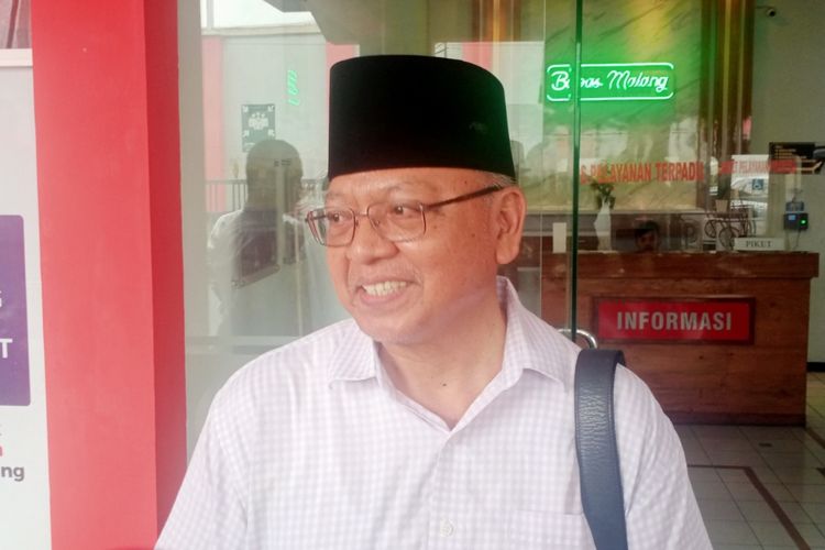 Mantan Bupati Malang, Rendra Kresna usai mendatangi Balai Pemasyarakatan (Bapas) Kelas I Malang pada Rabu (24/4/2024).