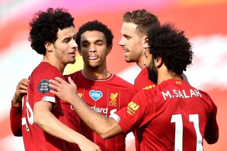 Curtis Jones, Trent Alexander-Arnold, Jordan Henderson, Mohamed Salah dalam laga Liverpool vs Aston Villa pada pekan ke-33 Liga Inggris 2019-2020.