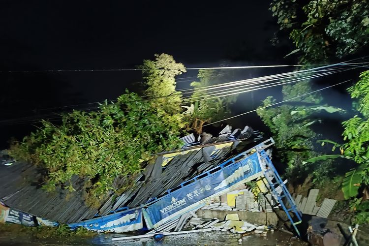 Toko Bangunan di Wonosobo Tertimbun Longsor, Kerugian Capai Rp 200 Juta