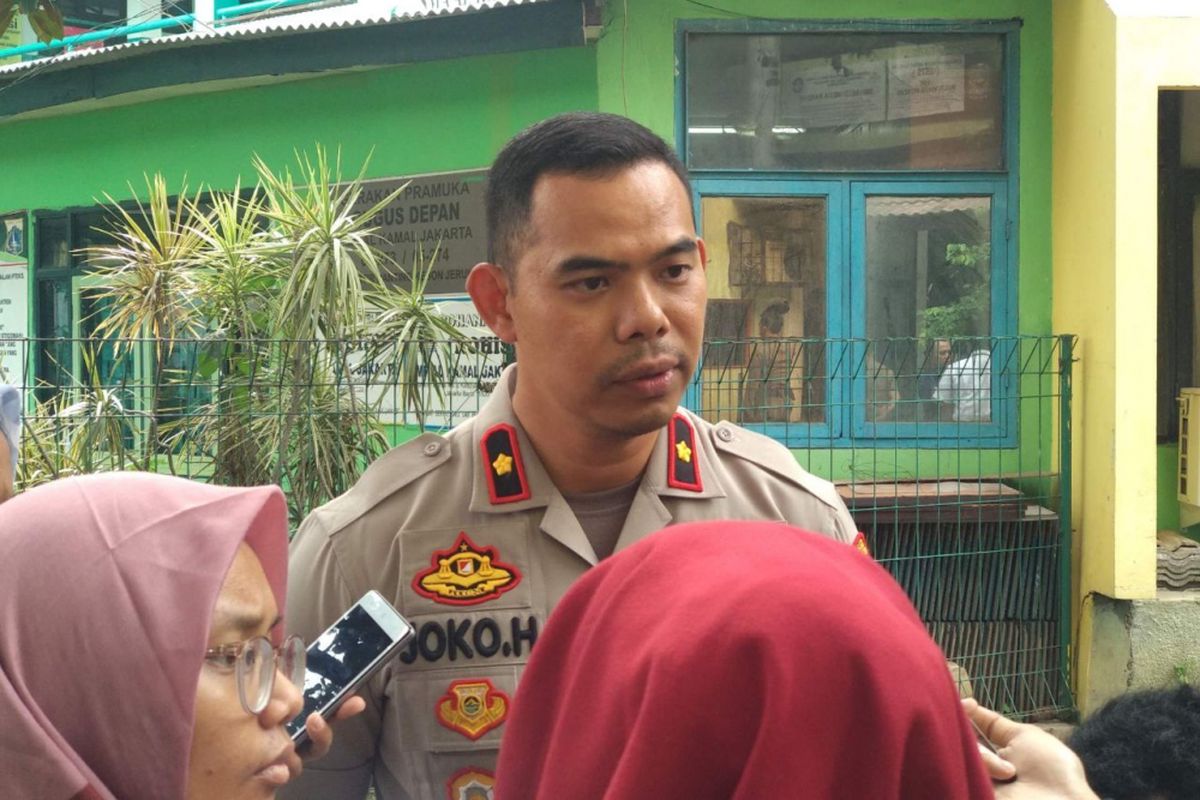 Kapolsek Kembangan Kompol Joko Handoko di kompleks pendidikan Al Kamal, Jumat (25/1/2019).