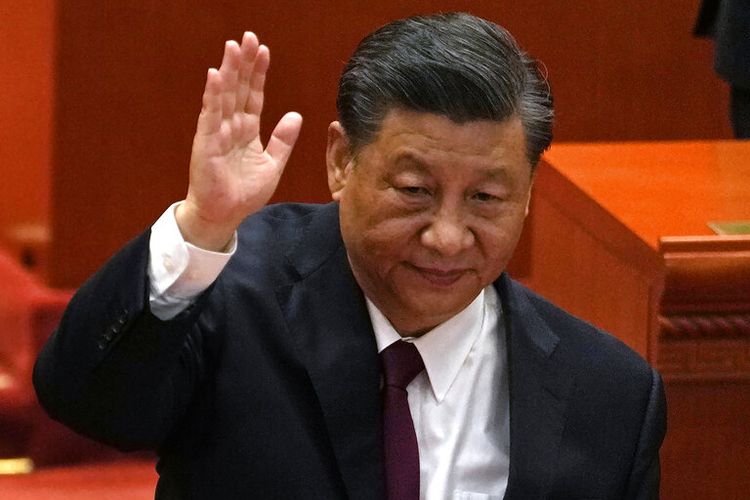 Presiden China Xi Jinping saat menghadiri upacara penghargaan atlet Olimpiade dan Paralimpiade Musim Dingin Beijing di Aula Besar Rakyat pada 8 April 2022, di Beijing.