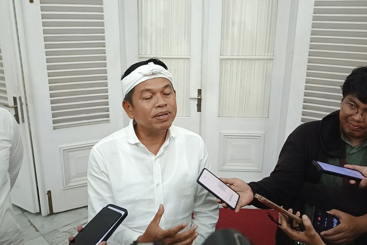 Gubernur Jabar, Dedi Mulyadi ketika diwawancarai oleh awak media di Gedung Pakuan, Kota Bandung, Rabu (23/4/2025) malam.