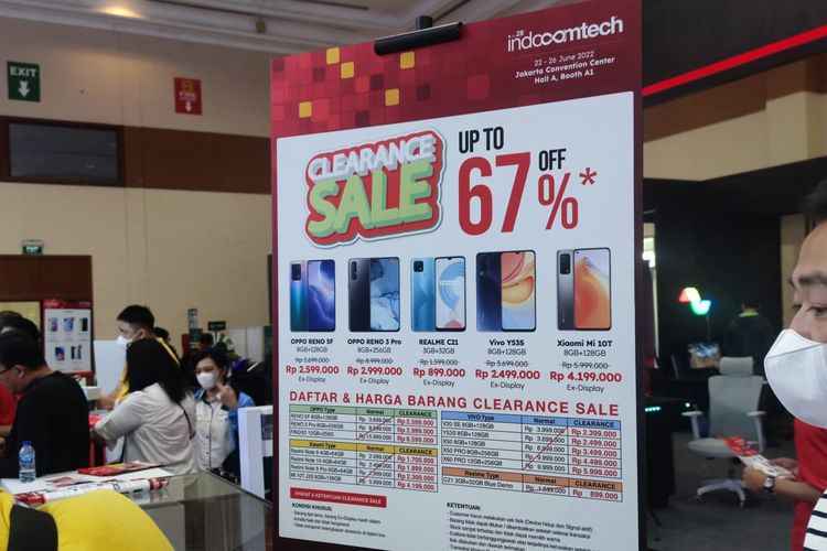 Erafone menjual smartphone ex-display atau bekas pajangan di Indocomtech 2022. Smartphone ini dijual dengan harga miring, namun, dengan kualitas yang baik karena sudah melalui proses pengecekan dan perbaikan. 