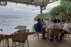 Wisata ke Gunungkidul, Rasakan Sensasi Makan di Restoran Pinggir Pantai