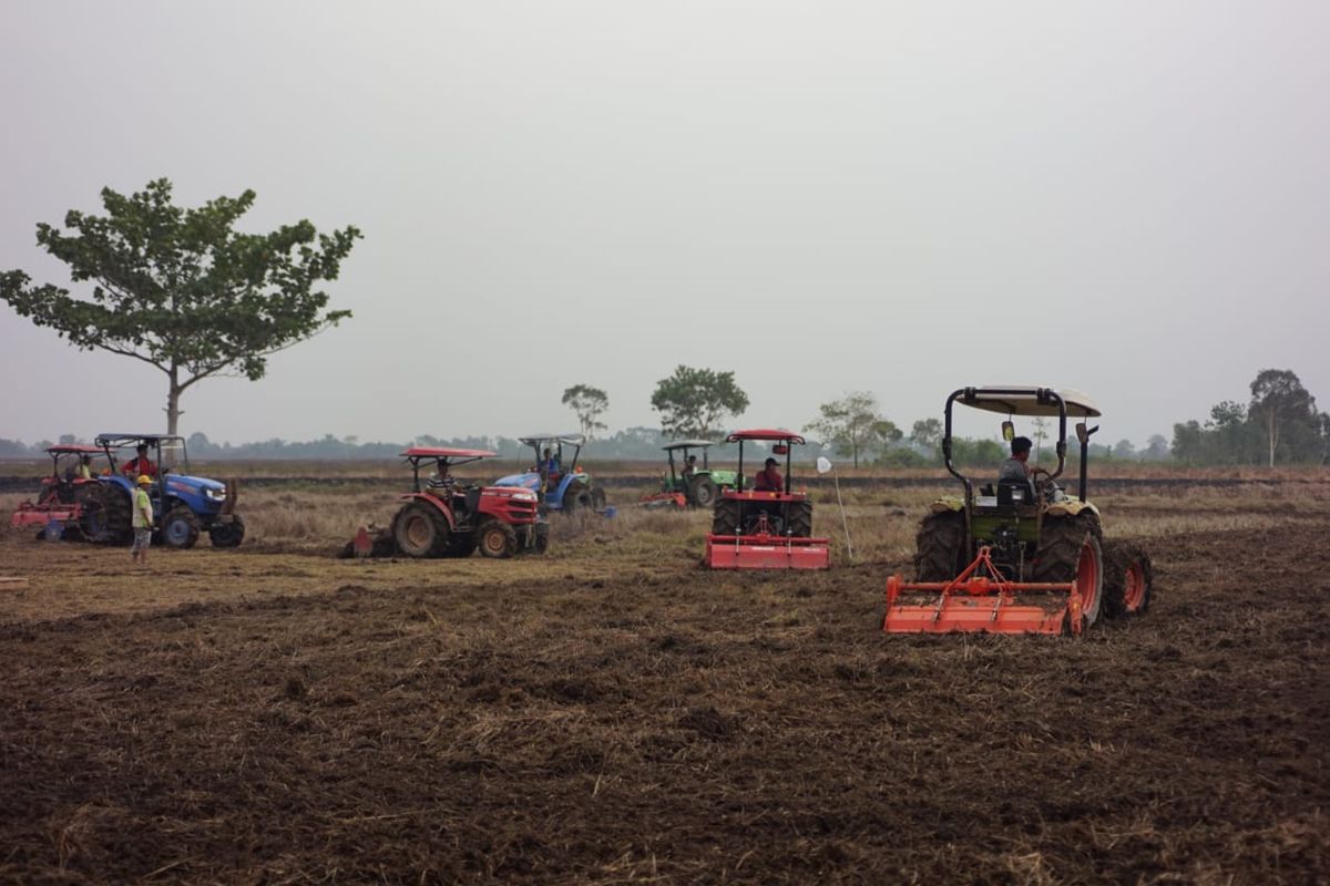 Kementan memberikan bantuan sebanyak 118 alat mesin pertanian (Alsintan) kepada Provinsi Sumatera Selatan.