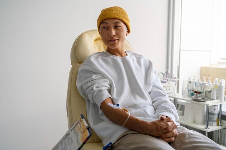 Mayapada Hospital menghadirkan tim dokter multidisiplin di Oncology Center untuk menyusun rencana perawatan kanker yang paling tepat dan nyaman bagi pasien dengan kebutuhan khusus. 