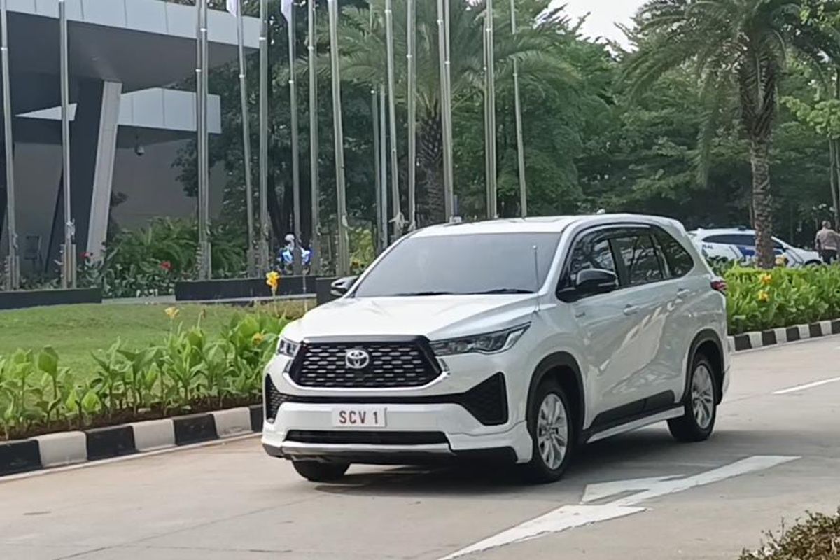 Mobil Toyota Innova Zenix Hybrid yang akan digunakan Paus Fransiskus saat kunjungan di Indonesia