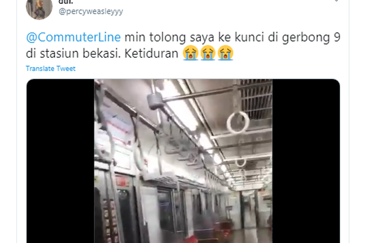 Penumpang KRL ketiduran