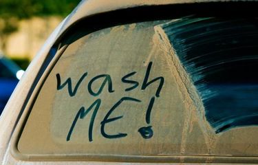 Ilustrasi kaca mobil kotor