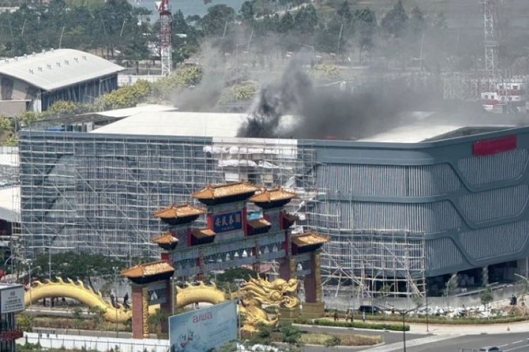Gedung di Dekat Patung Naga Harmoni PIK 2 Kebakaran, Kini Dalam Proses Pendinginan