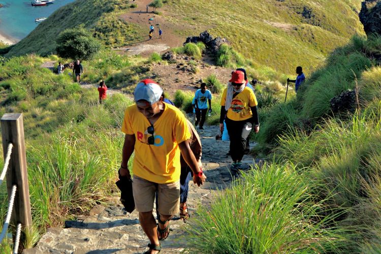 Sejumlah fasilitas trekking di Pulau Padar, Taman Nasional Komodo, Labuan Bajo, Kabupaten Manggarai Barat, akan segera dibenahi untuk kenyamanan wisatawan.