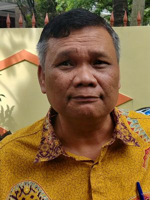 Pengamat politik dari universitas Pelita Harapan Emrus Sihombing di Kantor Kosgoro, Jakarta, Kamis (11/1/2018).