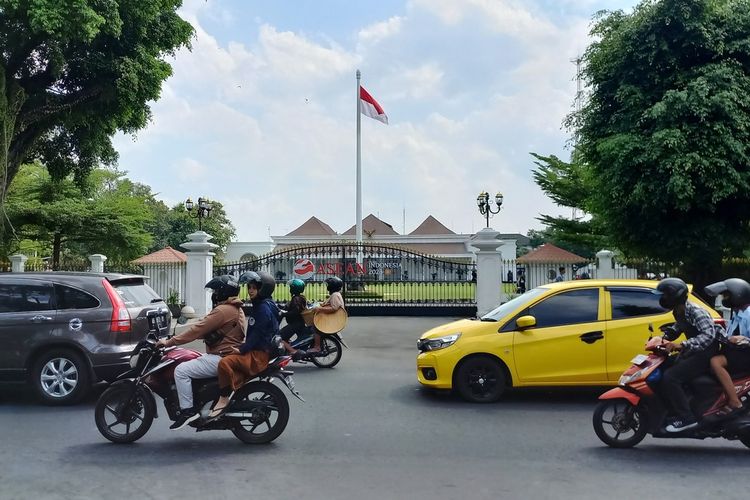 suasana di depan Gedung Agung pasca kedatangan Presiden Jokowi, Kamis (1/6/2023)