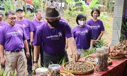 Hadiri Panen Raya Jahe dan Lengkuas dari Program Pemberdayaan Perempuan, Bupati Jekek: Ini Program Sangat Tepat
