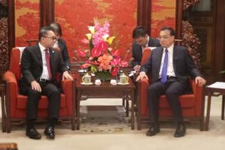 Ketua MPR RI Zulkifli Hasan ketika bertemu PM China Li Keqiang di Beijing, China, Kamis (17/9/2015.