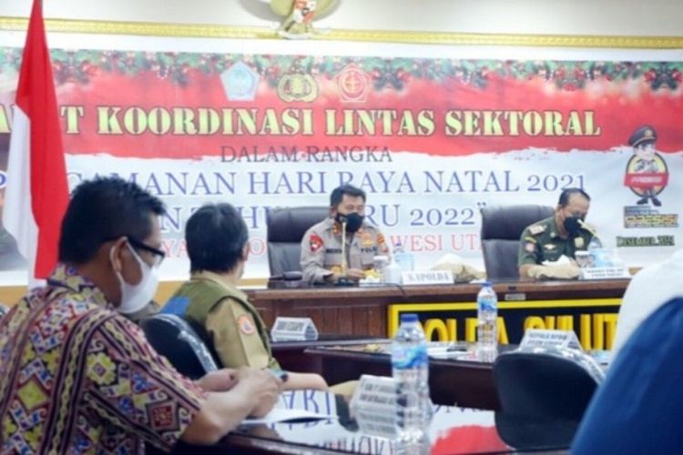 Kapolda Sulawesi Utara Irjen Pol Mulyatno memimpin rapat koordinasi (rakor) lintas sektoral dalam rangka kesiapan menghadapi Natal 2021 dan tahun baru 2022, yang dihadiri oleh perwakilan pejabat Forkopimda, stakeholder terkait dan para PJU Polda, Selasa (14/12/2021).