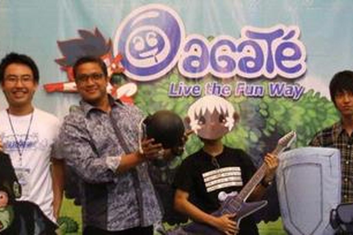 Arief Widhiyasa (CEO Agate Studio) bersama Wakil Gubernur Jawa Barat,Dede Yusuf, di acara Indonesia Bermain, yang diadakan Agate Studio dan Kummara, 22 - 23 Oktober 2011. 
