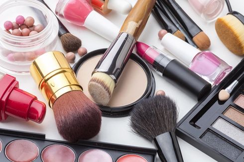 Bagaimana Urutan Penggunaan Make Up yang Benar agar Tahan Lama? Pelajari di Sini Yuk!