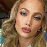 Tampilan Stylish Jennifer Lopez dalam Busana Serba Hitam