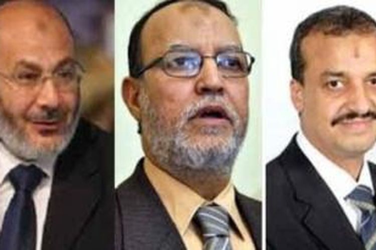 Inilah tiga tokoh senior Ikhwanul Muslimin (dari kiri ke kanan) Mohammad el-Beltagy, Essam el-Erian, and Safwat Hegazy.  Mereka adalah tokoh utama Ikhwanul Muslimin yang paling dicari aparat keamanan Mesir.