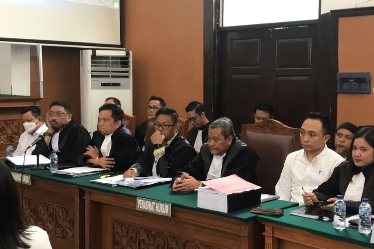 Terdakwa kasus pembunuhan berencana terhadap Nofriansyah Yosua Hutabarat atau Brigadir J Ricky Rizal dan Kuat Maruf dalam sidang di Pengadilan Negeri (PN) Jakarta Selatan, Rabu (2/11/2022).