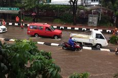 Hujan Deras, Sejumlah Jalan di Jakarta Selatan Tergenang Sore Ini
