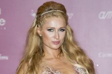 Menurut Paris Hilton, Kulitnya Terlalu Sempurna untuk Botox