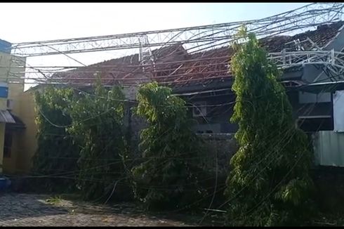7 Rumah Rusak dan 2 Warga Dirawat akibat Hujan dan Angin Kencang di Ngawi