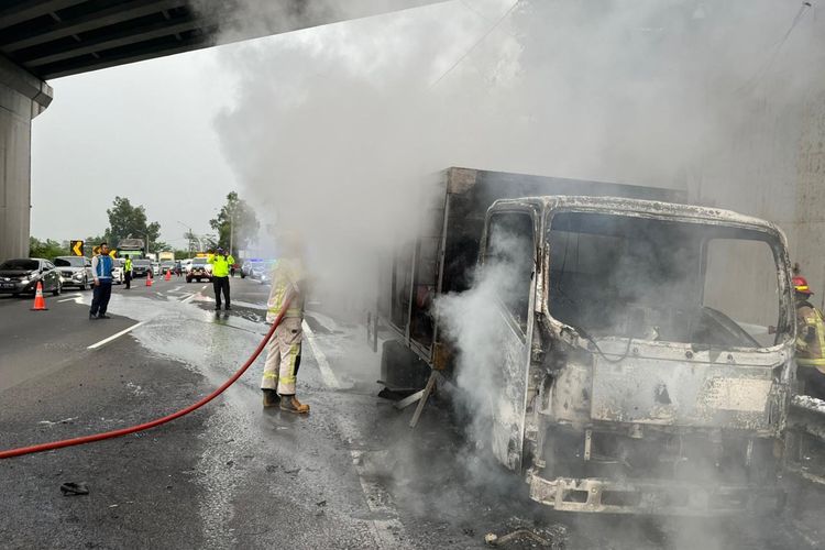 Kronologi Terbakarnya Truk Pengangkut Elpiji di Tol Cipularang, Dipicu Tabung Bocor