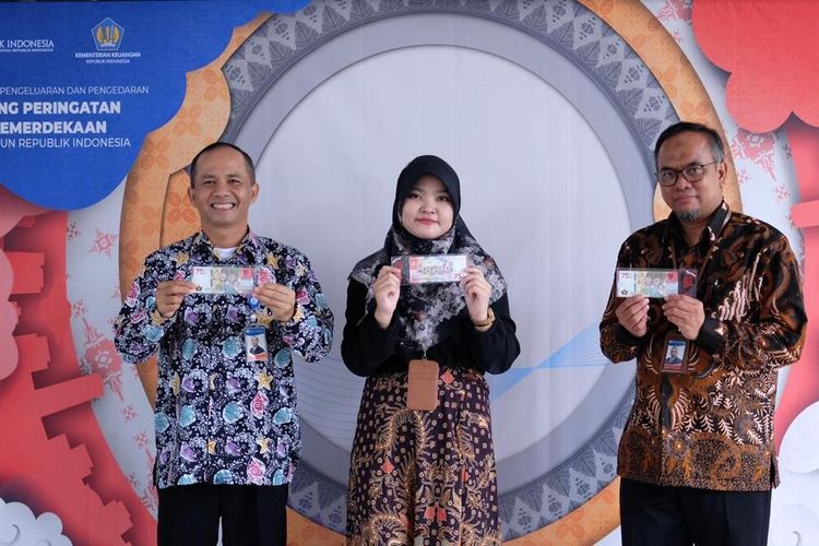 Bank Indonesia perwakilan Kepulauan Riau (Kepri) sedikitnya mendistribusikan 900 ribu lembar uang Peringatan Kemerdekaan (UPK) pecahan Rp 75.000 untuk masyarakat Kepri.