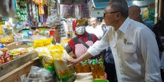 Tinjau Pasar Bulu di Semarang, Mendag Zulhas Sebut Program SPHP Jaga Stabilitas Harga Beras Nasional