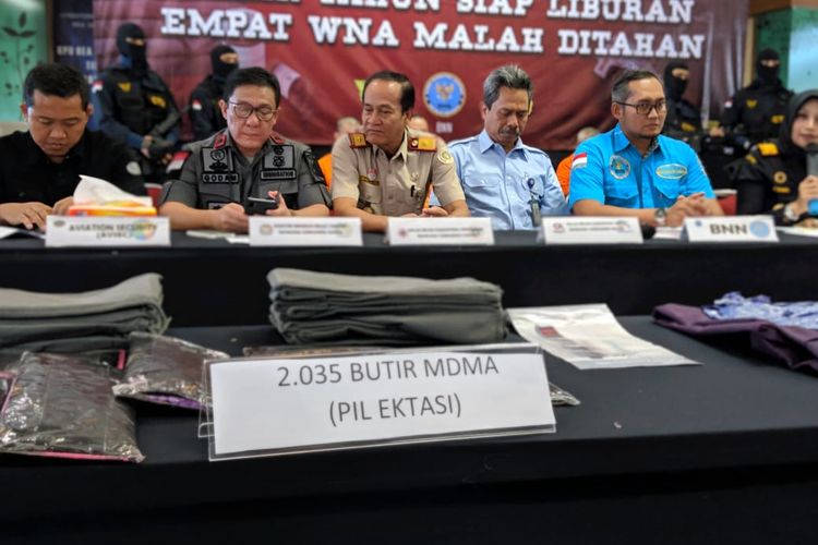 Barang Bukti penggagalan penyelundupan narkotika yang disita dari keempat WNA di Kantor Bea Cukai tipe C Bandara Soekarno-Hatta, Selasa (19/11/2019)