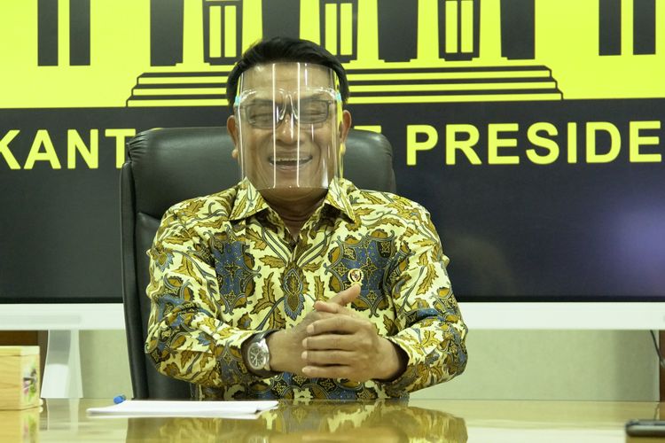 Salah satu ekspresi lepas Kepala Staf Presiden, Moeldoko, dalam sesi wawancara khusus di ruang kerjanya, Senin (11/1/2021).