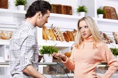 Para Istri Sebaiknya Jangan Sembunyikan Tagihan Belanja dari Suami