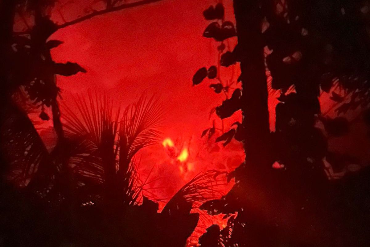 Gunung Ruang di Kabupaten Kepulauan Siau Tagulandang Biaro (Sitaro), Sulawesi Utara, kembali erupsi pada Selasa (30/4/2024) pukul 02.35 Wita.
