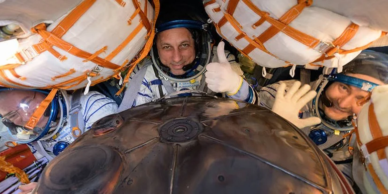 Nyaris Setahun di Luar Angkasa, Astronot Mark Vande Hei Kembali ke Bumi Halaman all