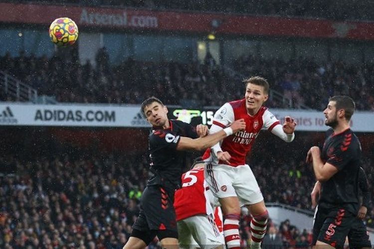 Penyerang Arsenal, Martin Odegaard, mencetak gol dalam laga Arsenal vs Southampton, Sabtu (11/12/2021) malam WIB di Emirates Stadium dalam pentas Liga Inggris pekan ke-16.