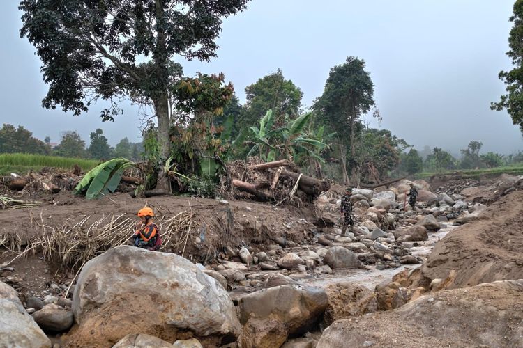 Galodo Rusak Pusat Pemerintahan Solok, Pelayanan Publik Disiapkan Pindah ke 10 Tenda