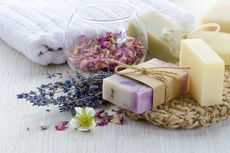 Cara Membuat Sabun Herbal Sendiri, Bisa Pilih Aroma Kesukaan!