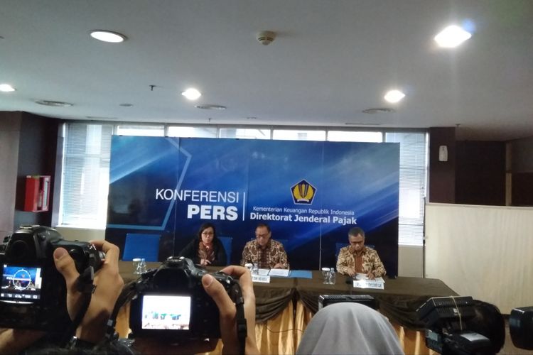 Menteri Keuangan Sri Mulyani, Gubernur Bank Indonesia Agus Martoeardojo, dan Ketua Dewan Komisioner OJK Wimboh Santoso saat melakukan Konferensi Pers di Gedung Direktorat Jenderal Pajak, Jumat (11/5/2018). 