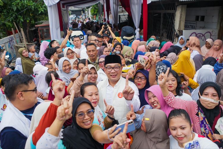 Calon Gubernur Jakarta Ridwan Kamil saat melakukan blusukan menyerap aspirasi warga.
