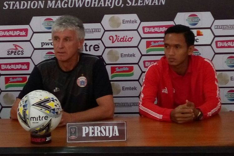 Pelatih Persija Jakarta Ivan Kolev dan Dany Saputra dalam junpa pers di Stadion Maguwoharjo, Sleman