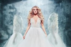 Lirik Lagu Favorite Time of Year - Carrie Underwood