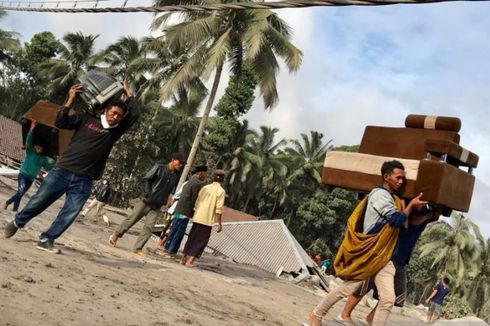 Lasimin Lega Terima Kabar Keluarganya Selamat dari Letusan Semeru: Mereka di Pengungsian Berbeda