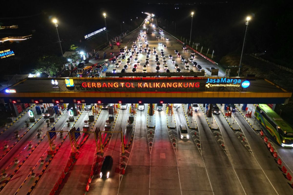 Suasana tol Kalikangkung