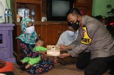 President Jokowi Gives Cash to Indonesian Terror Suspect’s Wife Who Faces Financial Hardship 