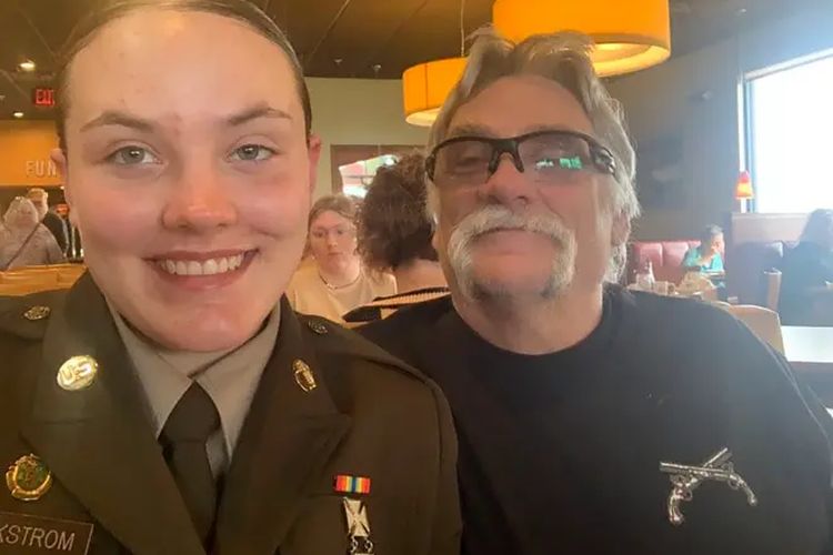 Sarah Beckstrom (kiri), anggota Garda Nasional Amerika Serikat, ditembak oleh imigran asal Afghanistan pada Rabu (26/11/2025) dan meninggal dunia sehari setelahnya.