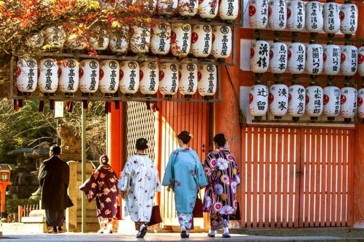 Berkunjung ke kuil saat tahun baru jadi tradisi di Jepang. 