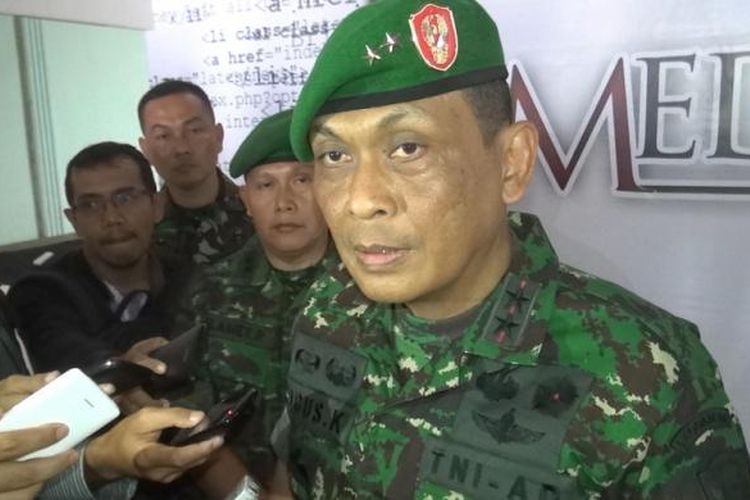 Panglima Kodam Iskandar Muda, Mayjen TNI Agus Kriswanto, memberikan keterangan kepada wartawan, Selasa (24/3/2015) terkait insiden penembakan terhadap dua personil TNI Kodim 0103 Aceh utara. Keduanya ditemukan tewas setelah diculik oleh kelompok bersenjata pada Senin petang. ***** K12-11